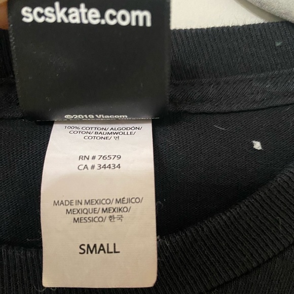 Santa Cruz SpongeBob Black Graphic Tshirt - Picture 3 of 5